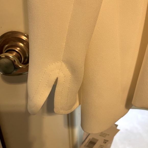 Preston & York Papyrus/Shell Colored Jacket and Skirt Work Suit sz. 18 - Picture 5 of 10